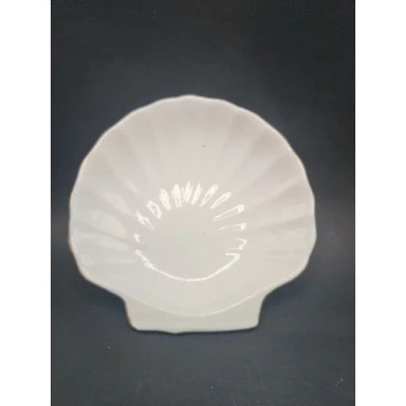 Vintage Avalon Treasures Porcelain Scallop Shell Trinket Dish Gold Trim White