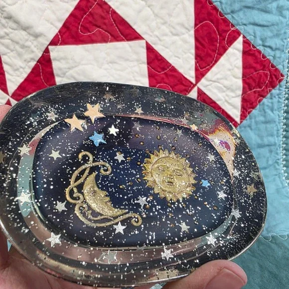 Vtg 2001 Allure Celestial Sun Moon Stars Resin Soap Dish Glows in Black Light