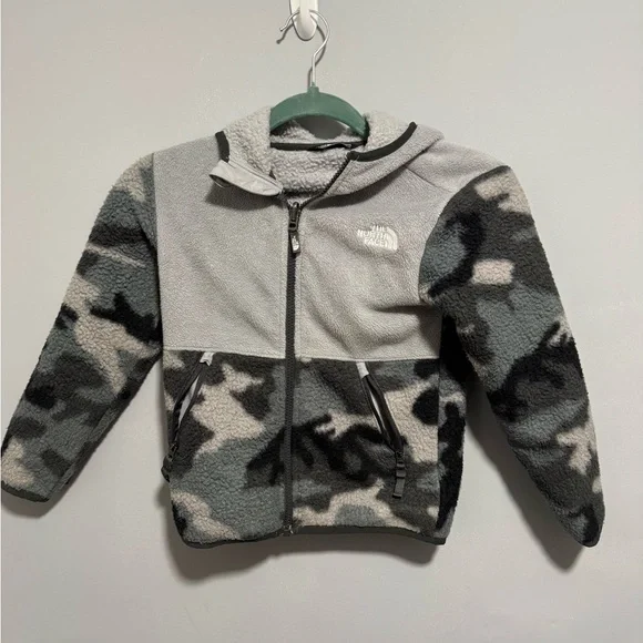 The North Face- Kids hooded fleece. Black and gray camo. Size XS/6