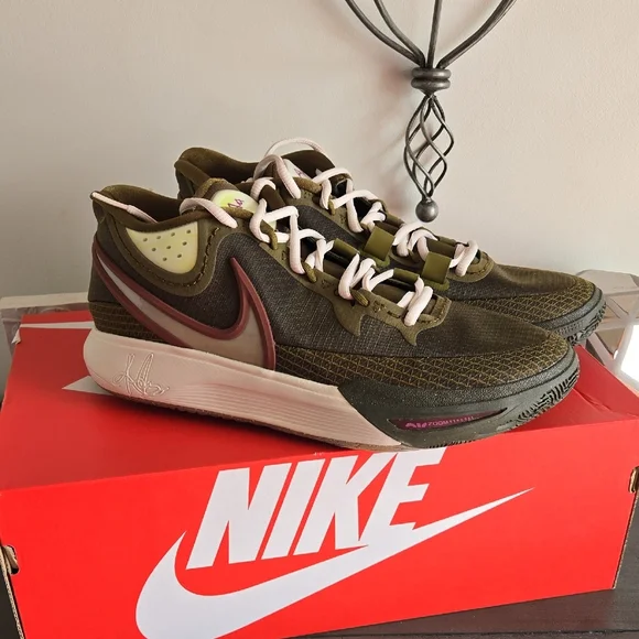 Nike Kyrie Irving 8/N7 Sz 10.5 Olive Flak/Orewood Brn Sneakers