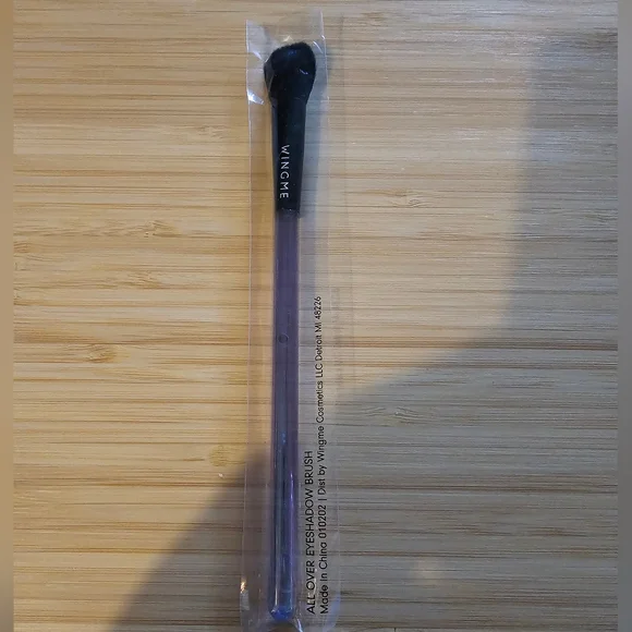 Wing me brush