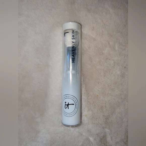 It Cosmetics Heavenly Skin Brush