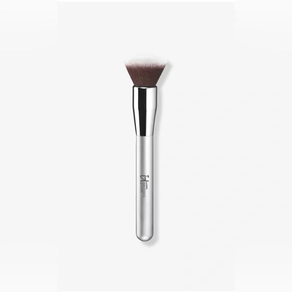 NWT, IT cosmetics brushes for Ulta, Airbrush blurring Fluffy Foundation #101