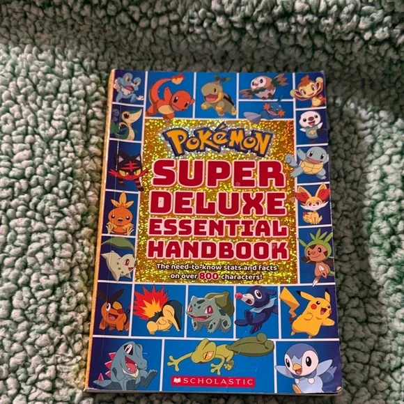 Scholastic Pokémon Super Deluxe Guide - Blue and Gold