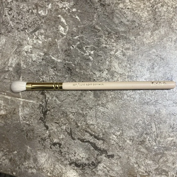 ZOEVA 227 Luxe Soft Definer Screen Queen Makeup Brush‎