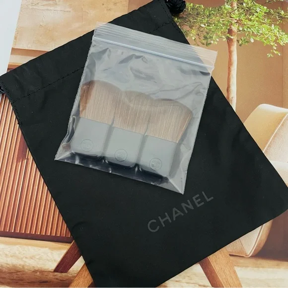 Chanel Mini Brush Bundle + Pouch‎