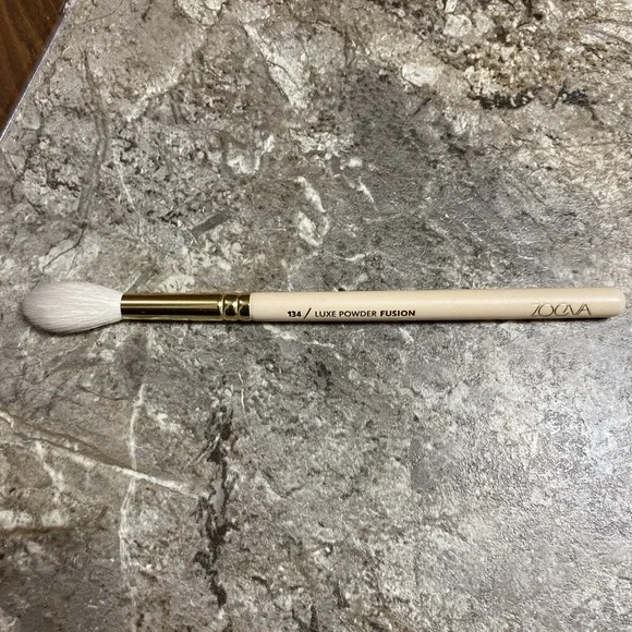ZOEVA #134 Luxe Powder Fushion Brush NWOB (15 Dollar Sale!)‎