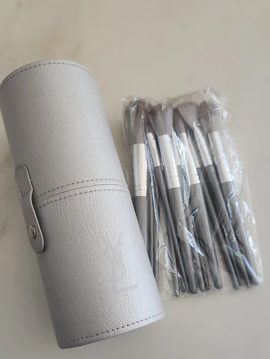 Travel Makeup Brush Set with Cylinder Case - 14 Brushes. New!