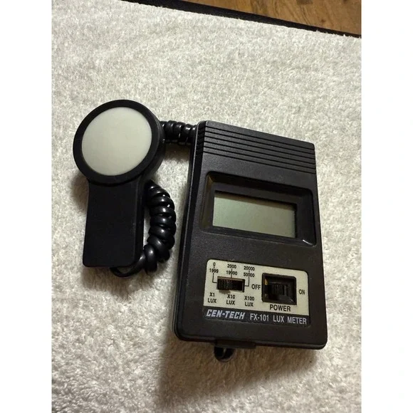 CEN-TECH FX-101 LUX METER
