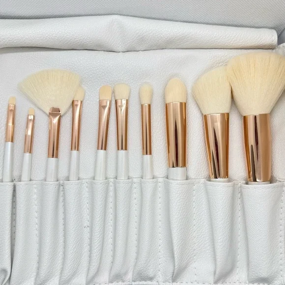 La Beaute Soi 10-Piece Makeup Brush Set.