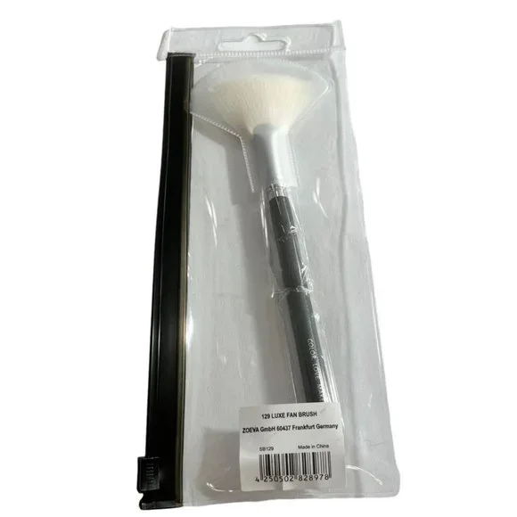 NEW 129 LUXE Flat Fan Brush Makeup Highlighter ZOEVA Germany‎ with Case #60437