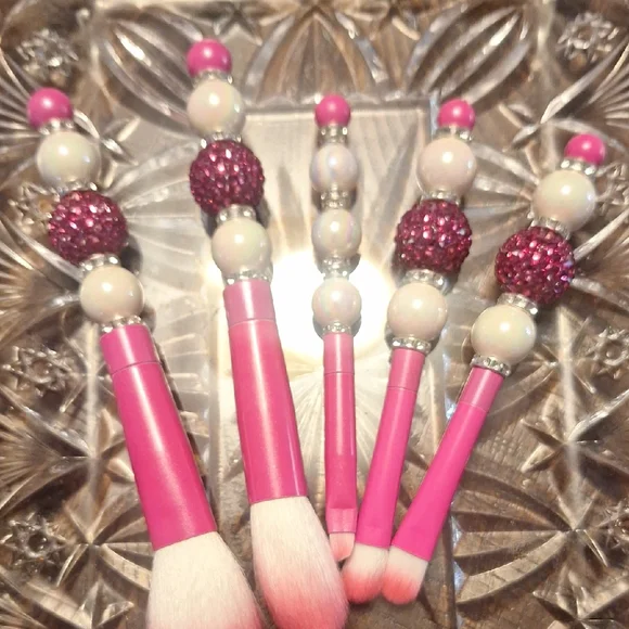 Elegant Pink and White Makeup Brush Set