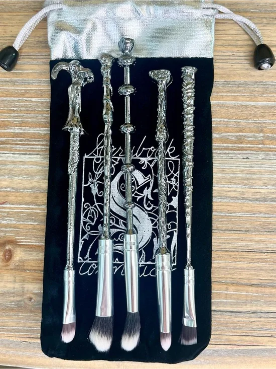 Harry Potter Wizard Wand Makeup Brush 5 Piece Set with Velvet Pouch