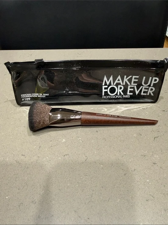 Makeup Forever #109 Angled Foundation Brush, new/unused