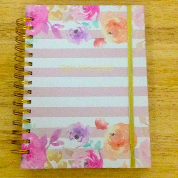 🌞 Stay Focused journal new with defect, pages inside are upside down! Lol