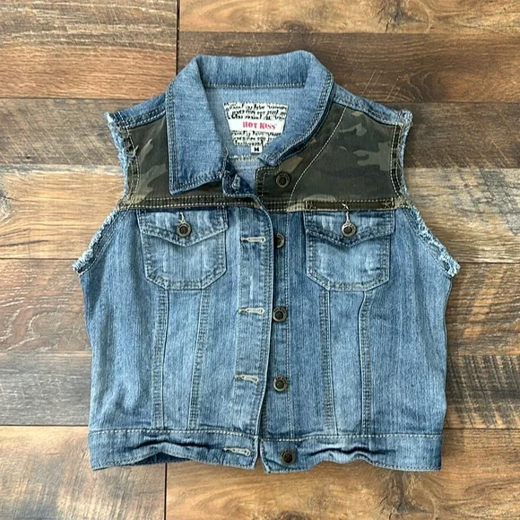 Hot Kiss denim and camo vest. Super cute to dress up or down. Sz medium