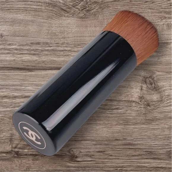 Chanel Water-Fresh Complexion Touch Travel Foundation Brush 2.5