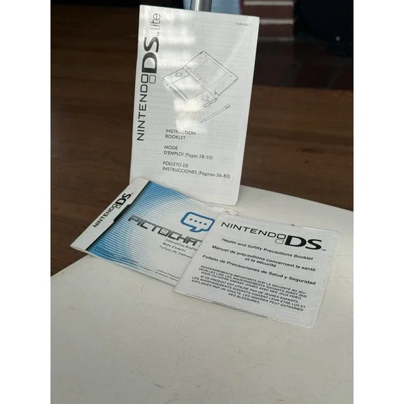 NINTENDO DS LITE Instruction Booklet + Pictochat Manual