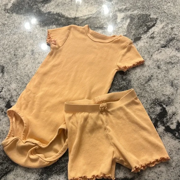 H&M Organic‎ Cotton Peach Ribbed matching set biker shorts short sleeve shirt 4T
