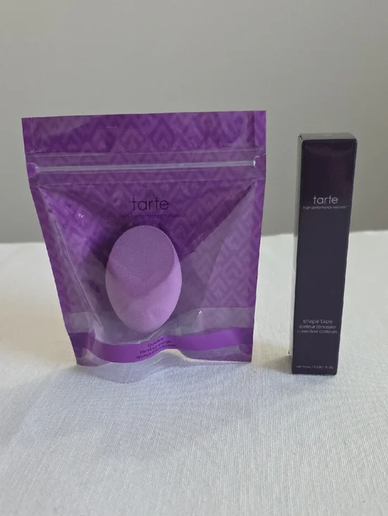 tarte Shape Tape Concealer 12S Fair and tarte Quickie Blending Sponge Set