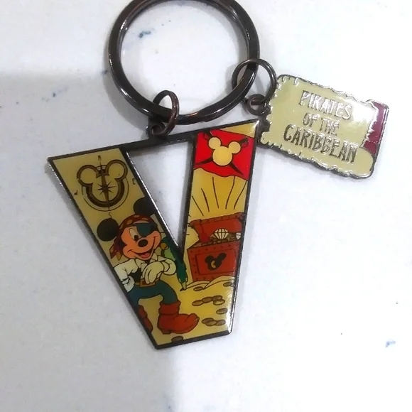 Mickey Pirate Keychain - V Initial