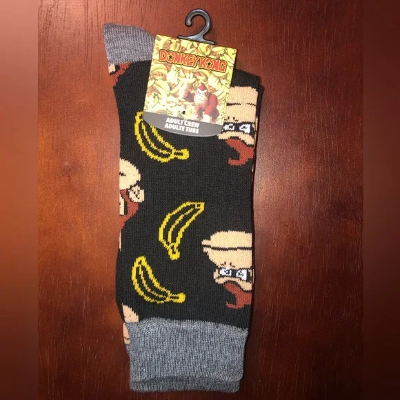 DONKEY KONG NOVELTY CREW SOCKS NWT MEN’S SHOE SIZE 8-12