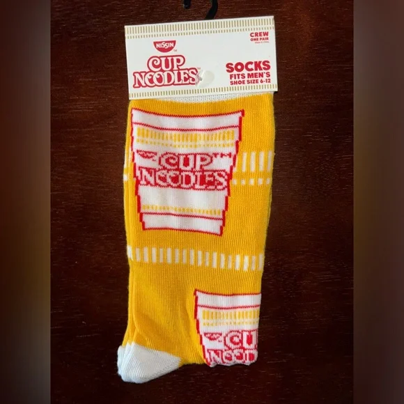 NISSIN CUP NOODLES NOVELTY CREW SOCKS NWT MEN’S SHOE SIZE 6-12