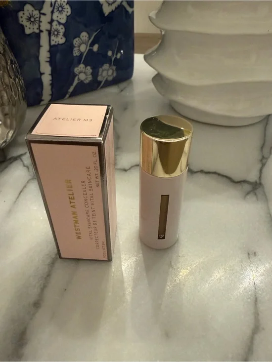 Westman Atelier Vital Skincare Brightening Concealer With Hyaluronic Acid in M3