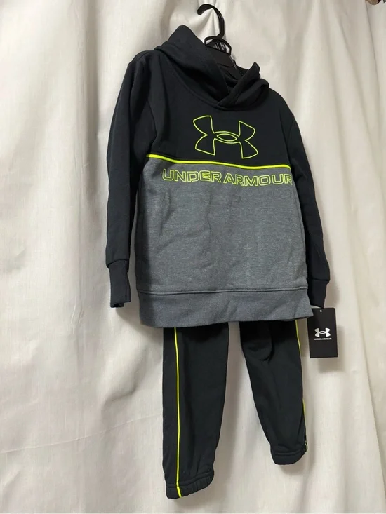 NWT Under Armour Black, Gray & Neon Yellow Boys 4T Hoodie Set 0158