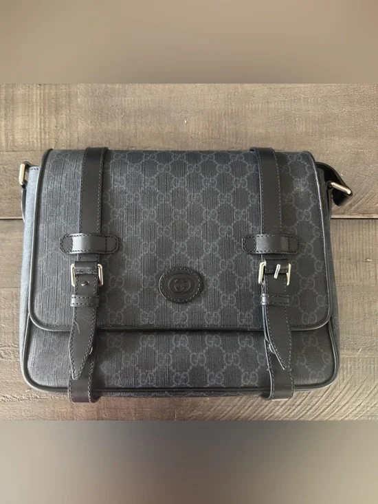 Gucci Men's Black GG Supreme Messenger Bag