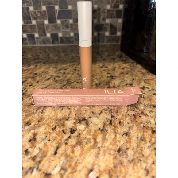 ILIA True Skin Serum‎ Concealer in SC5 BAYBERRY