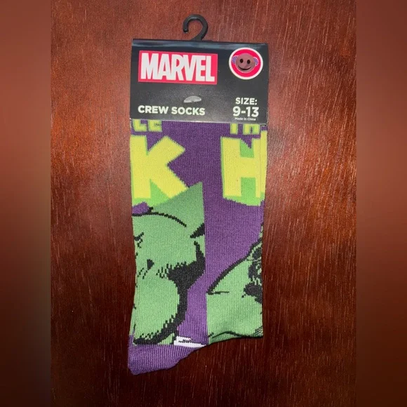 THE INCREDIBLE HULK NOVELTY CREW SOCKS NWT MEN’S SHOE SIZE 9-13