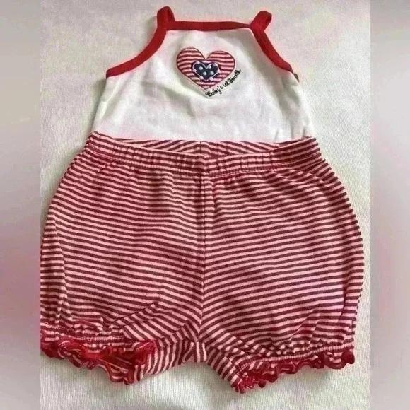 New Never worn Carter 3 months outfit. Babies first fourth. Bloomers & Onesie