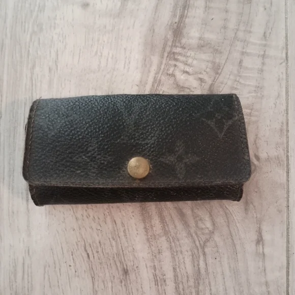 Authentic Louis Vuitton Monogram Multicles 4 Key Hooks Case Brown Small