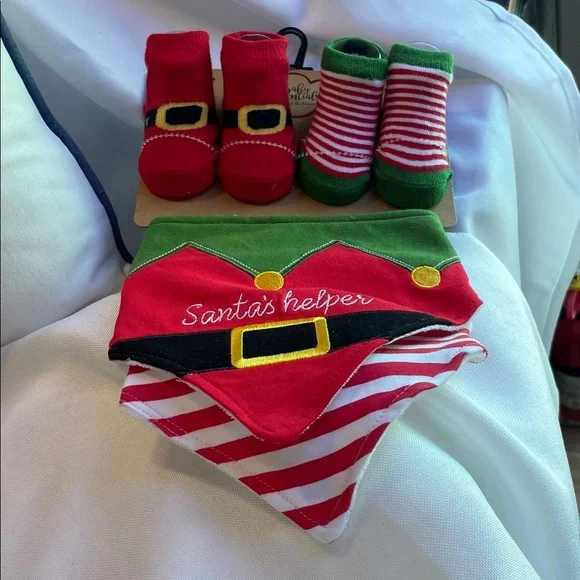 AD SUTTON Festive Red and Green Baby Set 2 pairs socks & 2 bibs