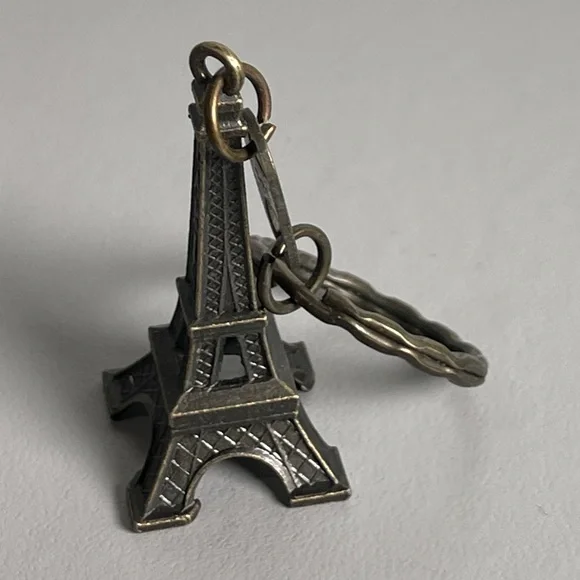 *NWT Eiffel Tower Metal Paris Key Chain