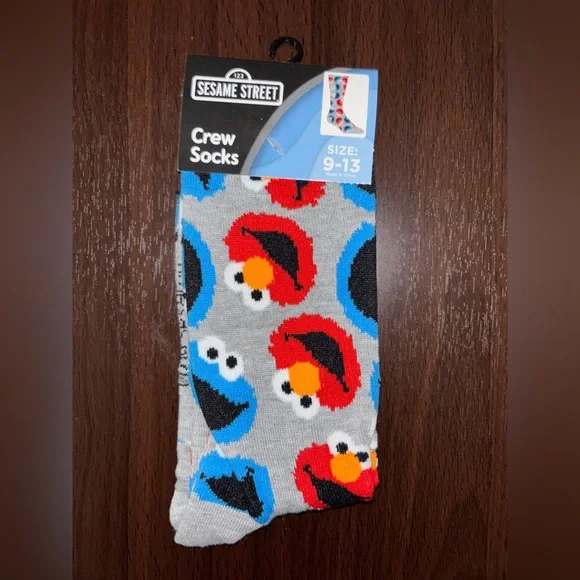 SESAME STREET ELMO NOVELTY CREW SOCKS NWT MEN’S SHOE SIZE 9-13
