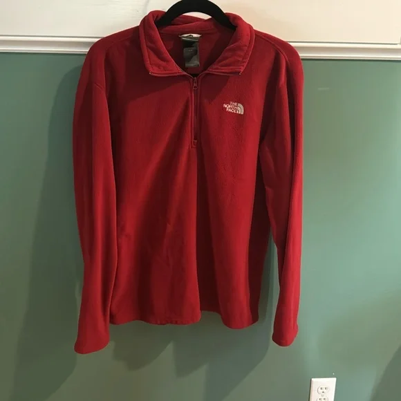 Men’s The Northface pull‎ over size medium--Red
