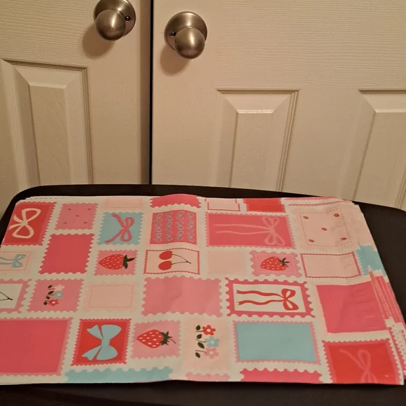 15 ct 14.5×19 Colorful Gift-Themed Polymailers