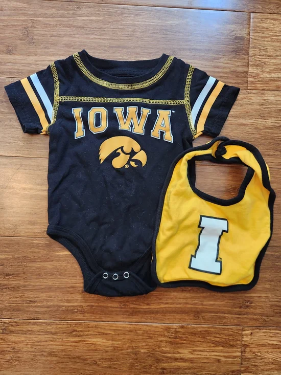 Hawkeyes University Of Iowa Infant Bodysuit and Bib Set, 3-6 Months