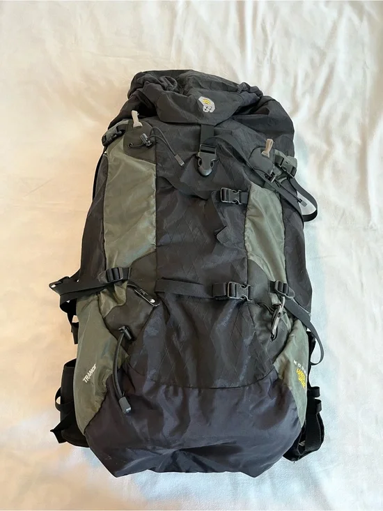 Mountain HardWear Trance Men’s Black Olive Hiking Backpack 32” Lgth 55 liter EUC