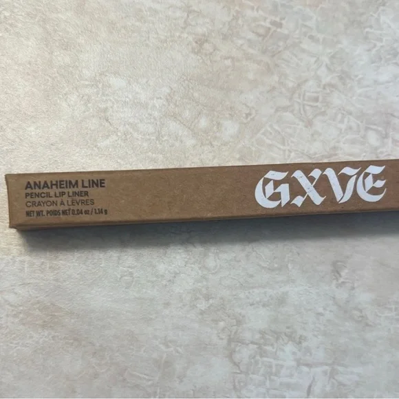 GXVE Anaheim Line Pencil Lip Liner by GWEN STEFANI