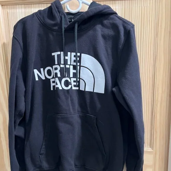 The North Face Men's Half Dome Pullover Hoodie Men's Small Black kangaroo pocket