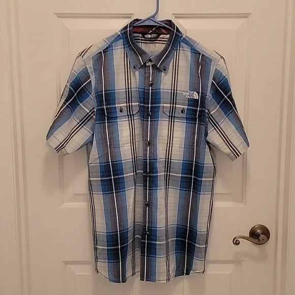 The North Face Short Sleeve Blue & White Button Down Shirt, Size M. NWOT