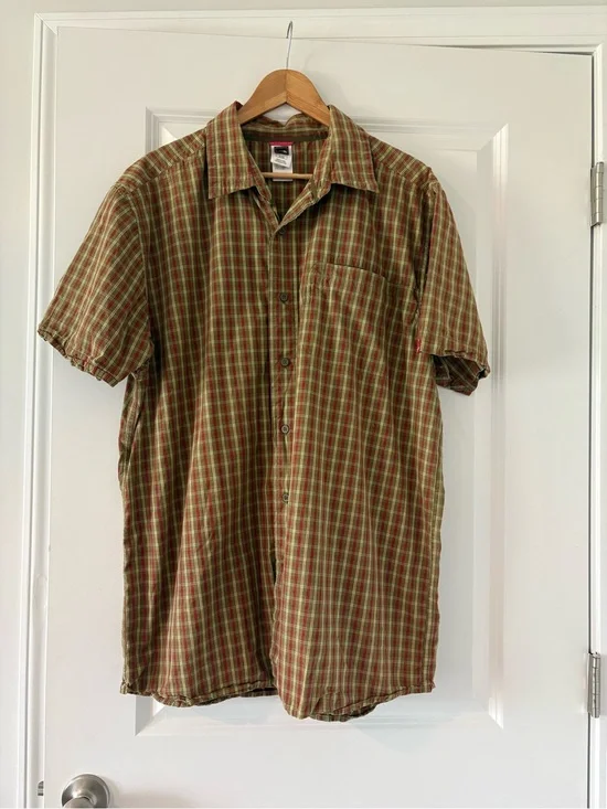 The North Face Olive and Red Plaid Short-Sleeve Button-Down Shirt XL
