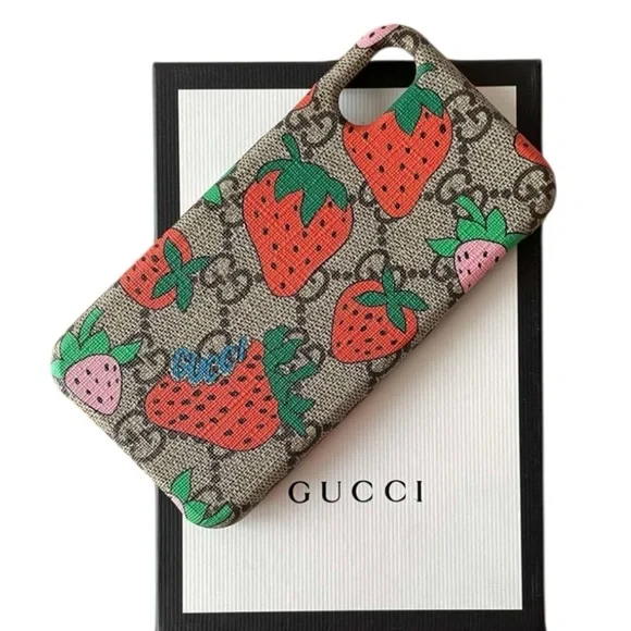 Gucci Limited Edition Strawberry GG Supreme Monogram iPhone X/XS Case NWT $400