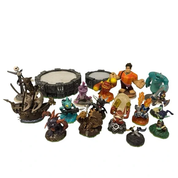 Activision SKYLANDERS‎ + Disney Infinity huge 17 Pc Figures lot + 2 portals