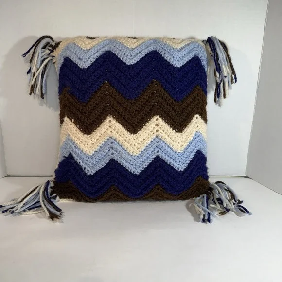 Vintage Granny Crochet Pillow MCM Retro Houndstooth Chevron W/ Fringe‎ 1970 Blue