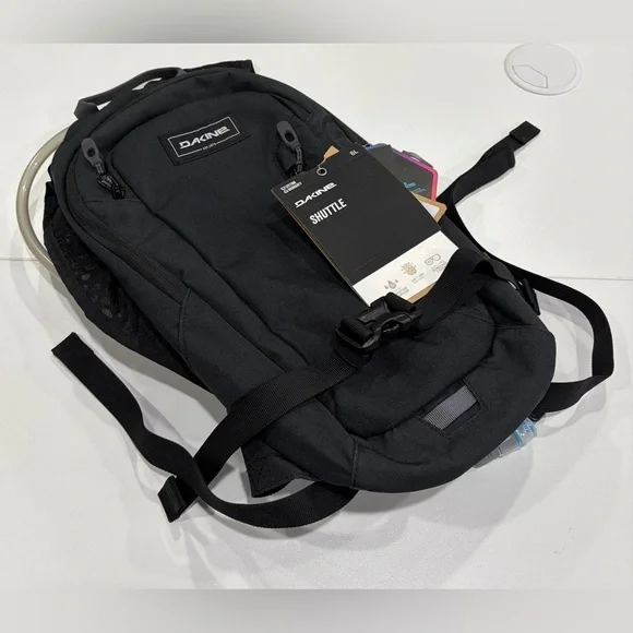 Dakine Shuttle 6L Hydration Backpack Black NWT Bag Pack Breathable Mesh Back