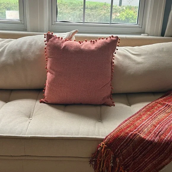 NWOT ACCENT PILLOW